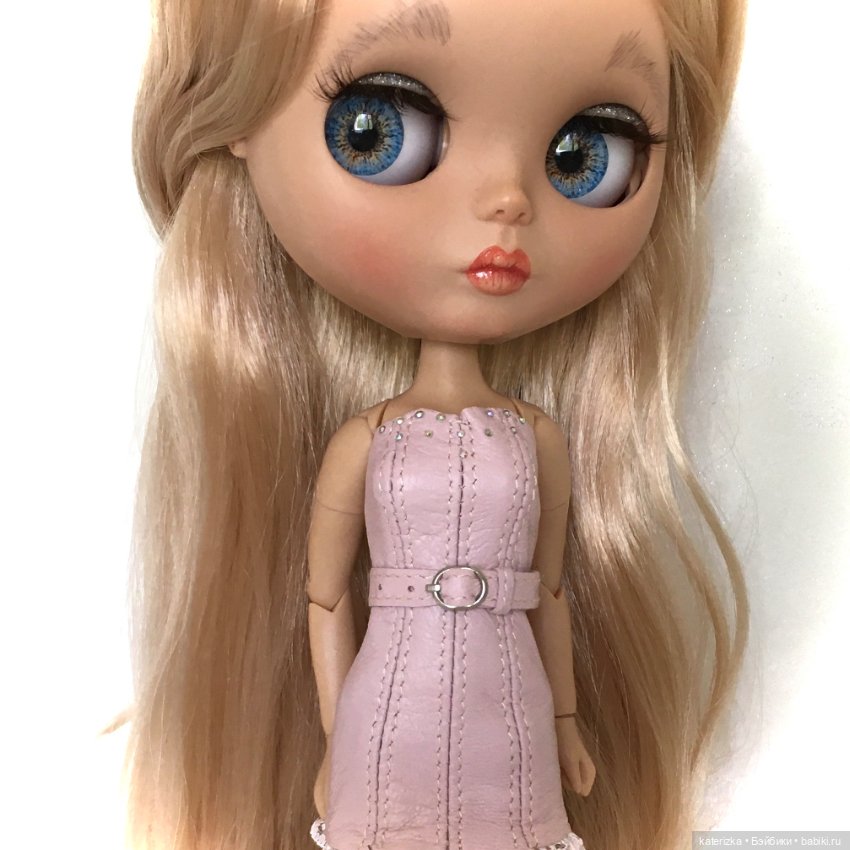 Одежда и обувь для Блайз из натуральной кожи