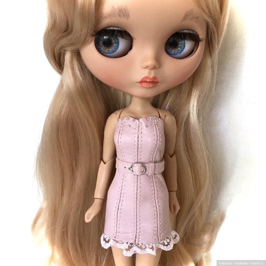 Одежда и обувь для Блайз из натуральной кожи