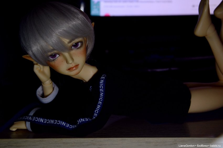 Малыш Раин приполз отвлечь меня от работы (фото 3)