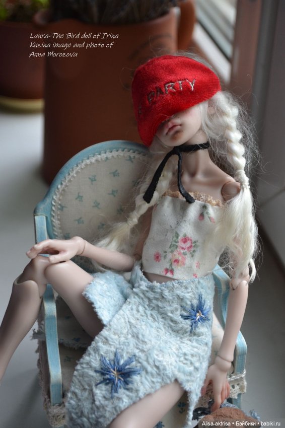 Птичка ,встречает лето! Тепло, вспомнилась Испания, Италия и маскарады