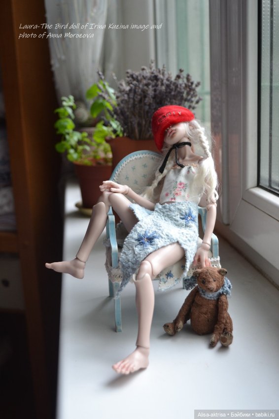 Птичка ,встречает лето! Тепло, вспомнилась Испания, Италия и маскарады