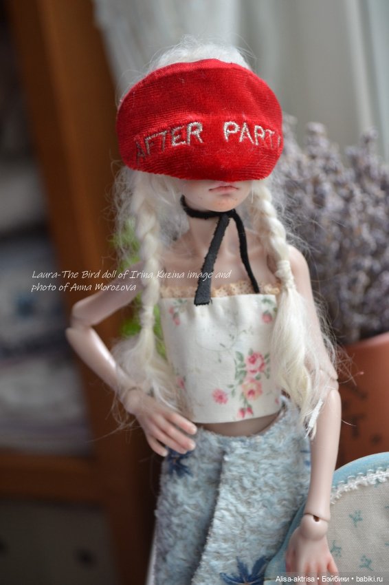 Птичка ,встречает лето! Тепло, вспомнилась Испания, Италия и маскарады