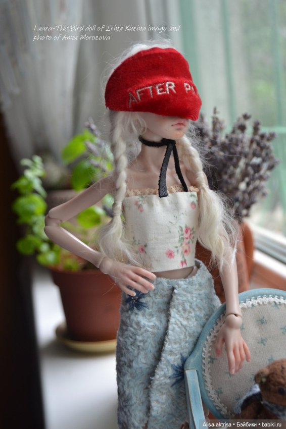 Птичка ,встречает лето! Тепло, вспомнилась Испания, Италия и маскарады