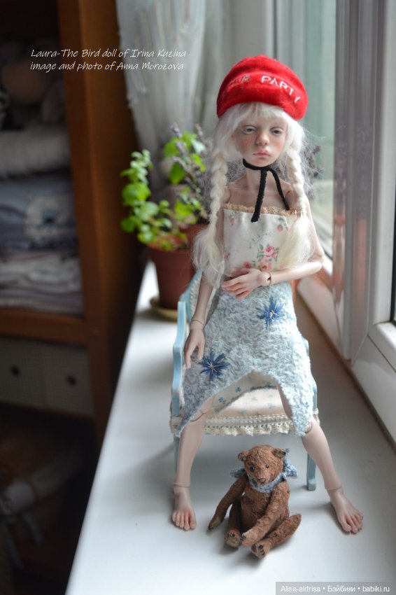 Птичка ,встречает лето! Тепло, вспомнилась Испания, Италия и маскарады