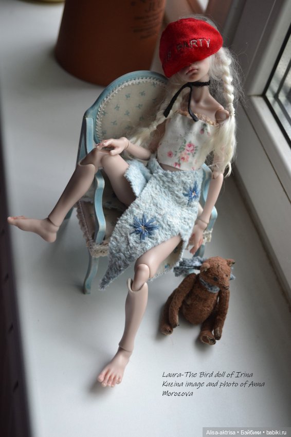 Птичка ,встречает лето! Тепло, вспомнилась Испания, Италия и маскарады