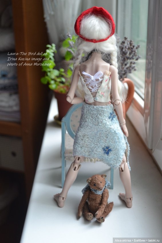 Птичка ,встречает лето! Тепло, вспомнилась Испания, Италия и маскарады