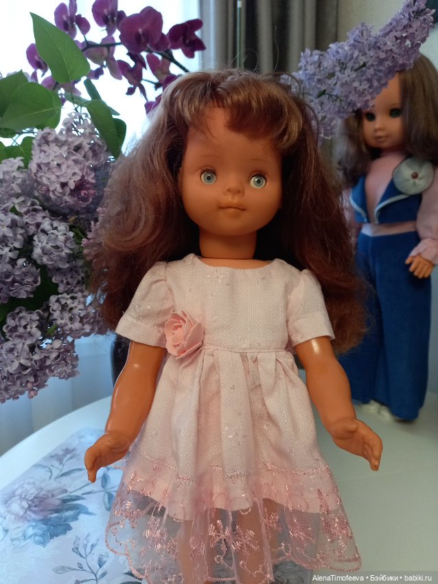 Немочки спорят кто они Бигги или Раунштайн?? Обе с номером