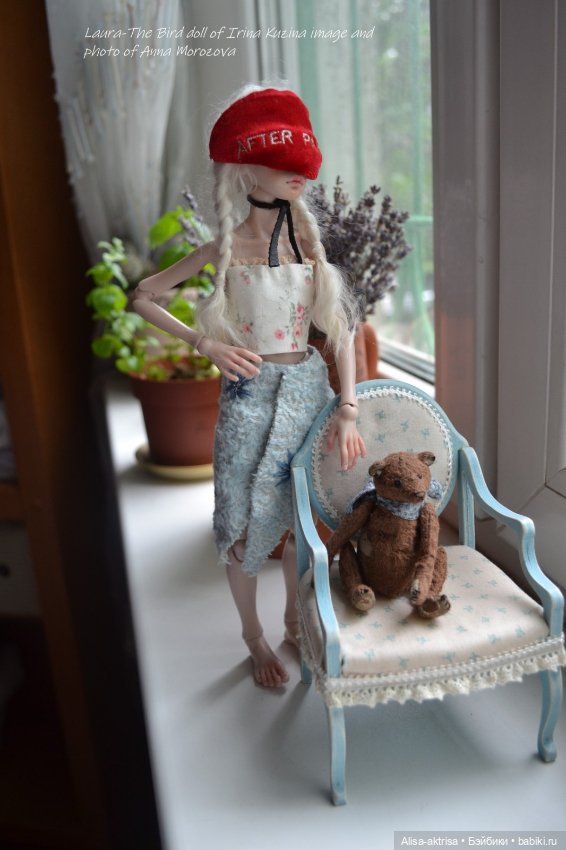 Птичка ,встречает лето! Тепло, вспомнилась Испания, Италия и маскарады