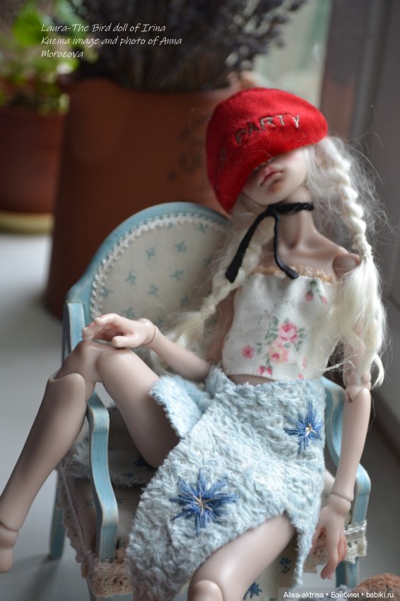 Птичка ,встречает лето! Тепло, вспомнилась Испания, Италия и маскарады