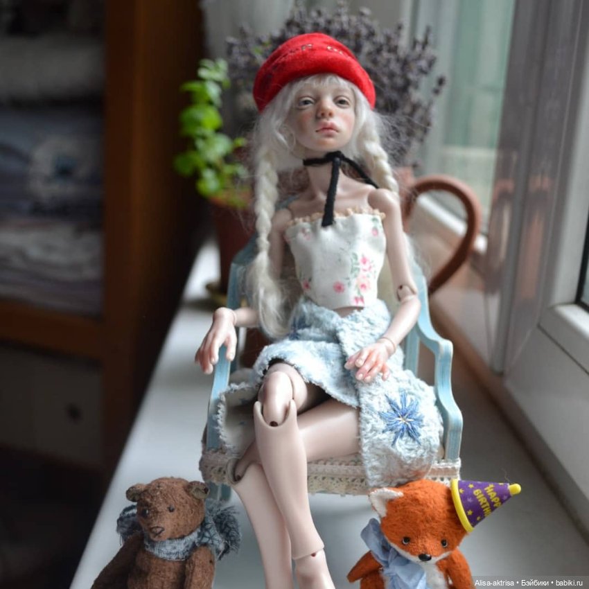 Птичка ,встречает лето! Тепло, вспомнилась Испания, Италия и маскарады