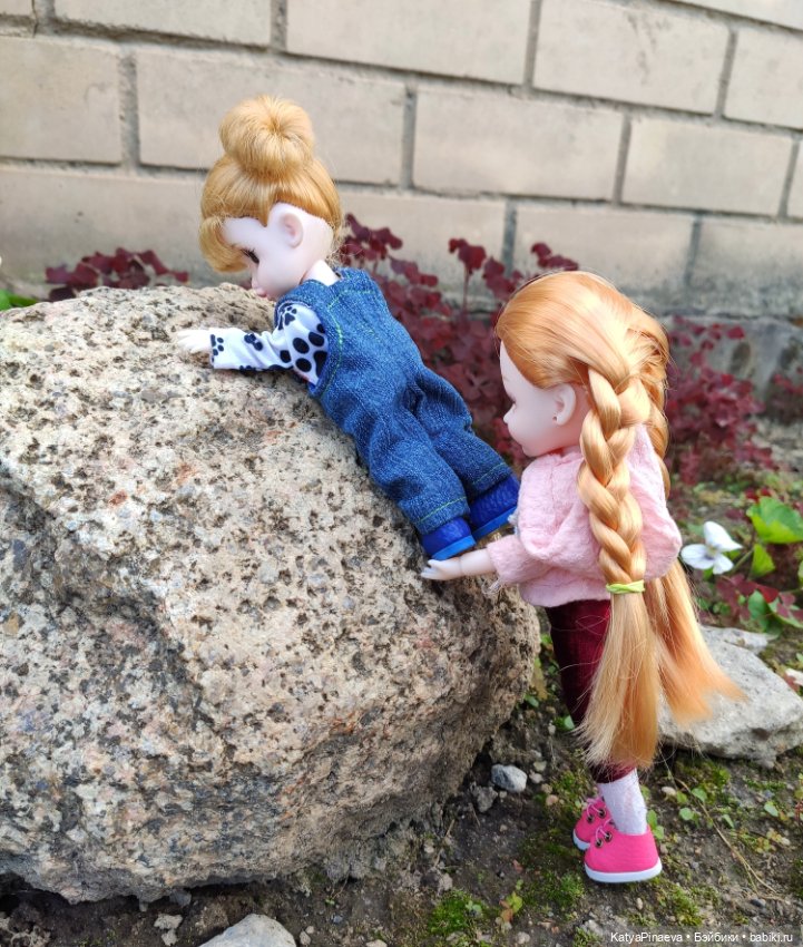 Новые девочки и вечерние прогулки