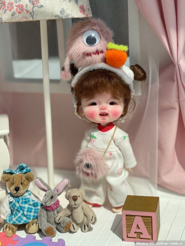 Обитсу в игровой продолжение