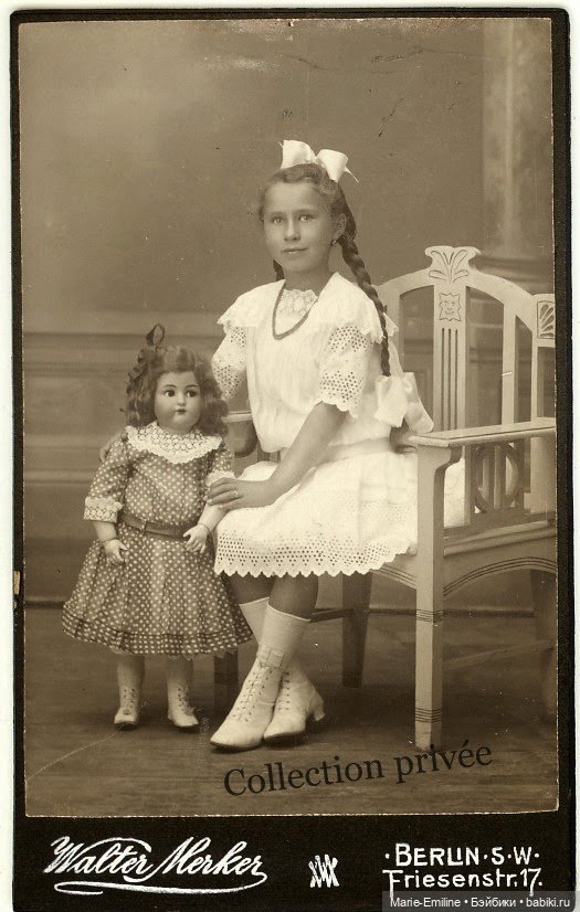 Девочки из прошлого, и их куклы