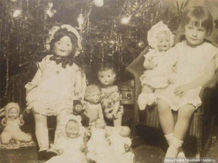 Девочки из прошлого, и их куклы