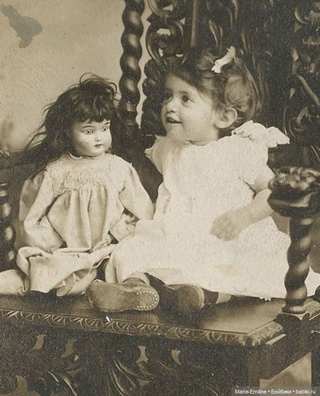 Девочки из прошлого, и их куклы