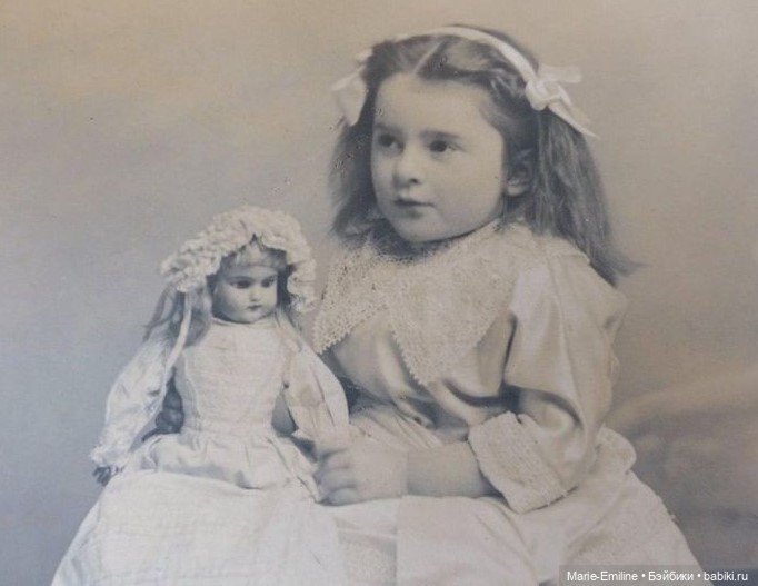 Девочки из прошлого, и их куклы