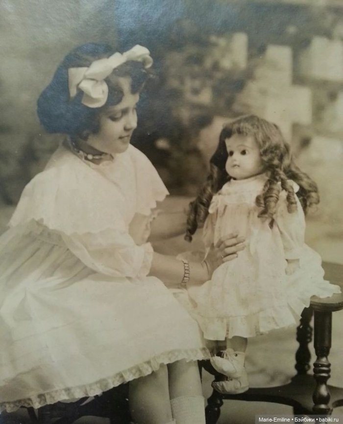 Девочки из прошлого, и их куклы