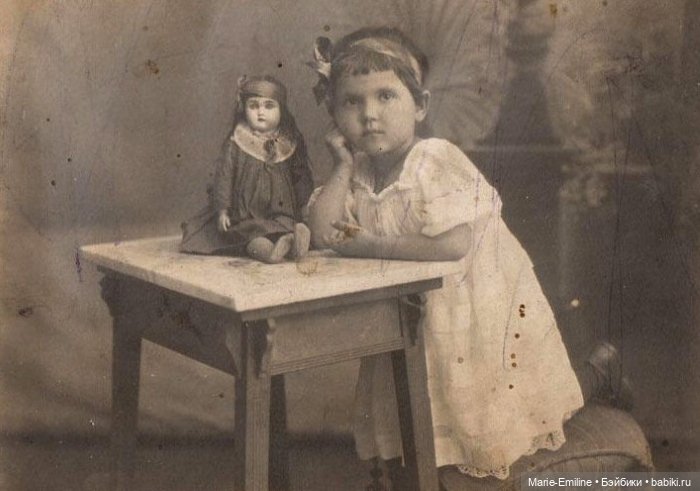 Девочки из прошлого, и их куклы