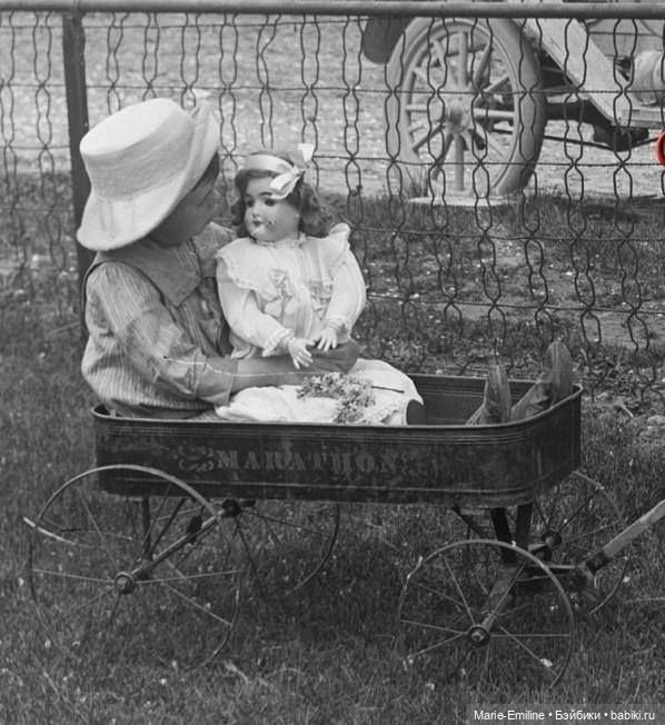 Девочки из прошлого, и их куклы