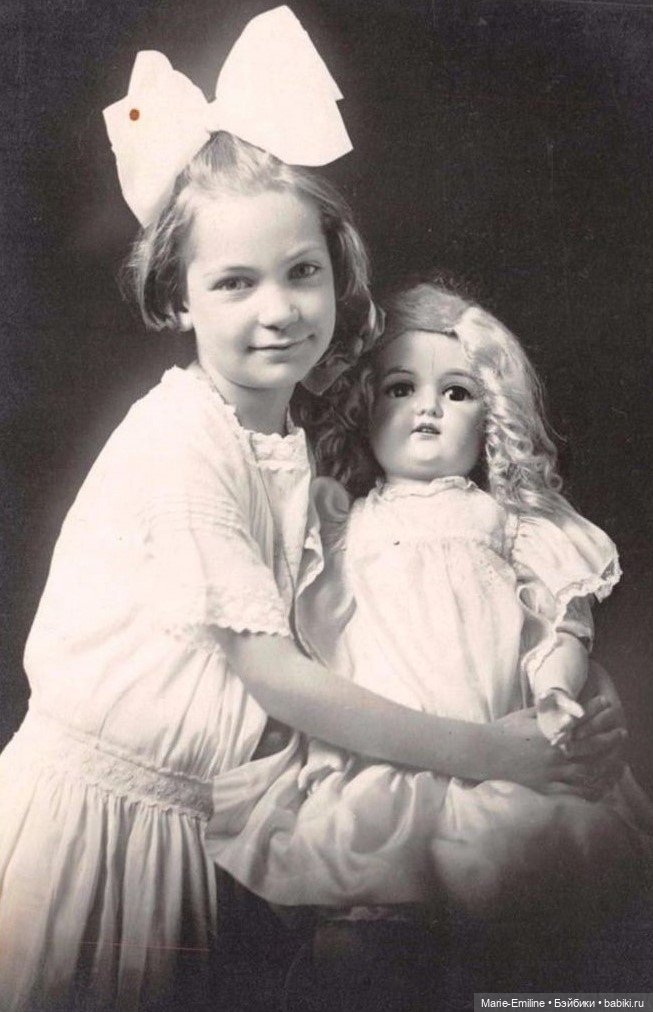 Девочки из прошлого, и их куклы