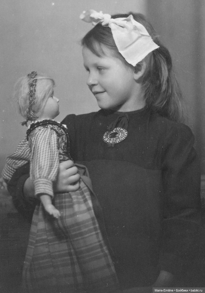 Девочки из прошлого, и их куклы