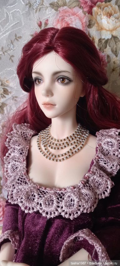 Платья есть, надо украшения