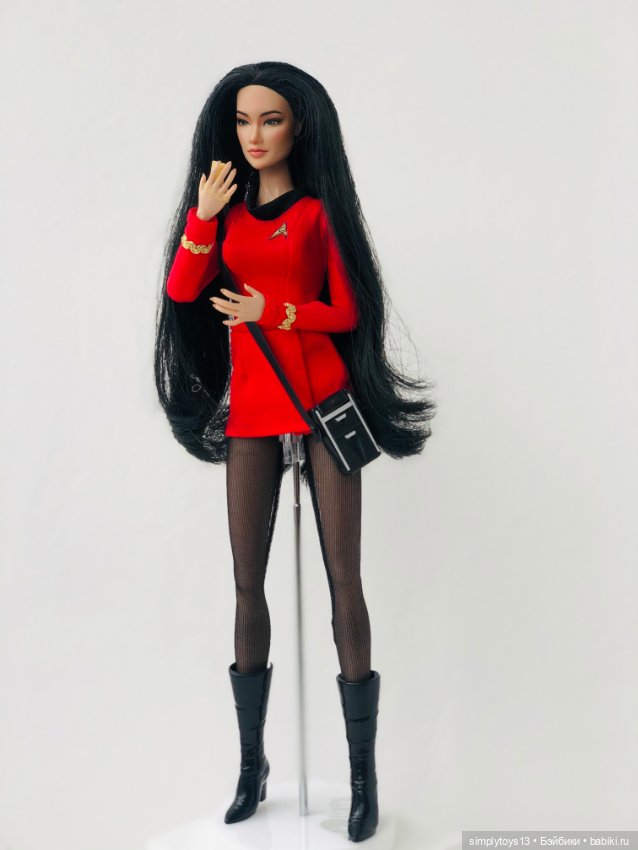 Перевоплощение в лейтенанта Ухуру (фото 2)