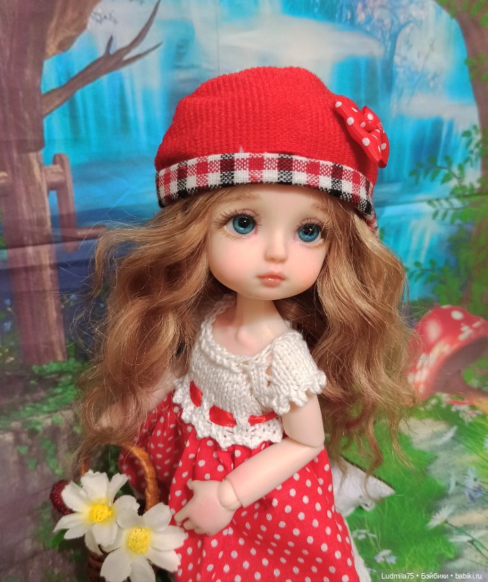 Красная Шапочка по лесу шла