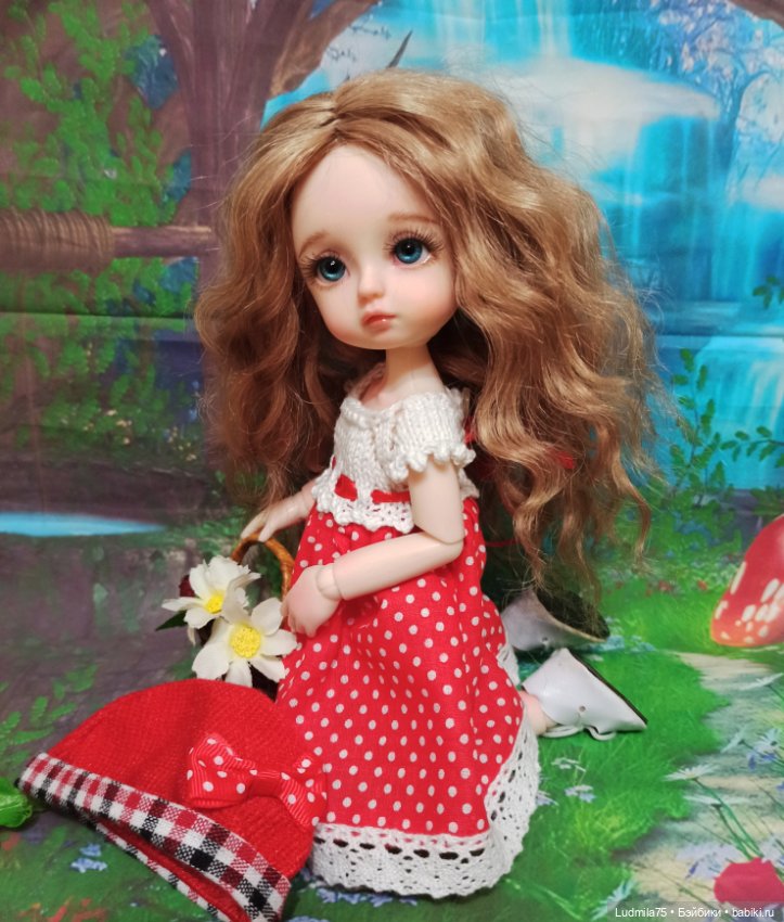 Красная Шапочка по лесу шла