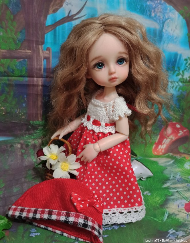 Красная Шапочка по лесу шла