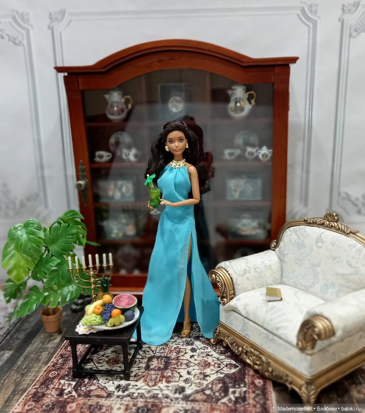 Девушкам из высшего общества