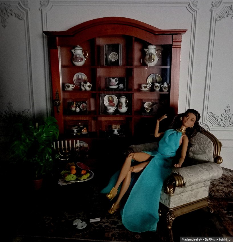 Девушкам из высшего общества