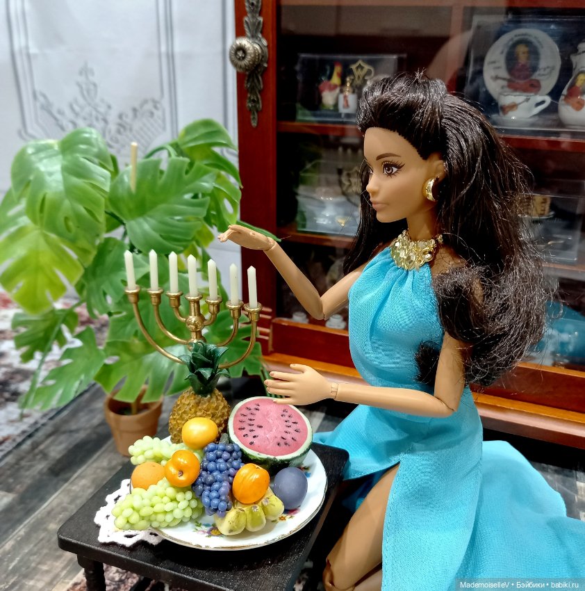 Девушкам из высшего общества