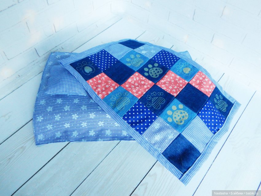 "С полки бабушка достала непростое одеяло..."