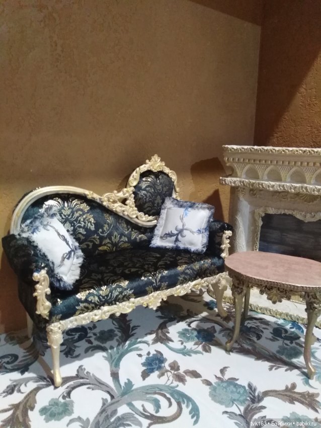 Диван-кушетка темно-синего цвета (фото 2)