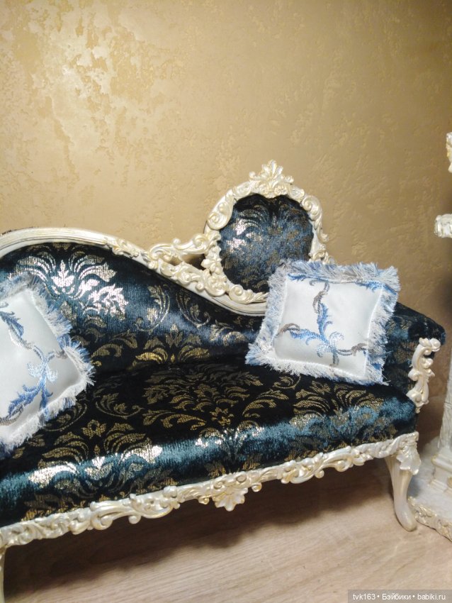 Диван-кушетка темно-синего цвета (фото 3)