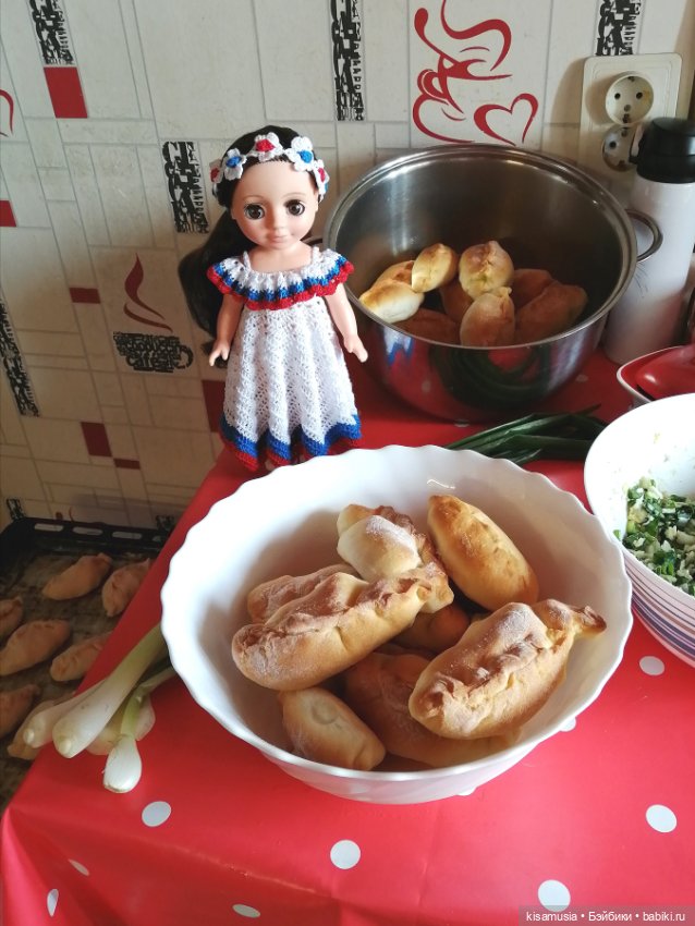 А у нас сегодня пирожки — Российские куклы Весна (фото 2)
