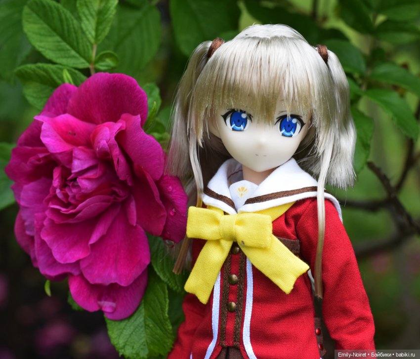 Задумчивая Нао среди цветов (фото 6)