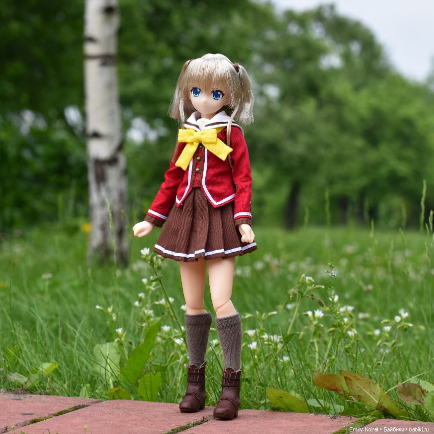 Задумчивая Нао среди цветов (фото 9)