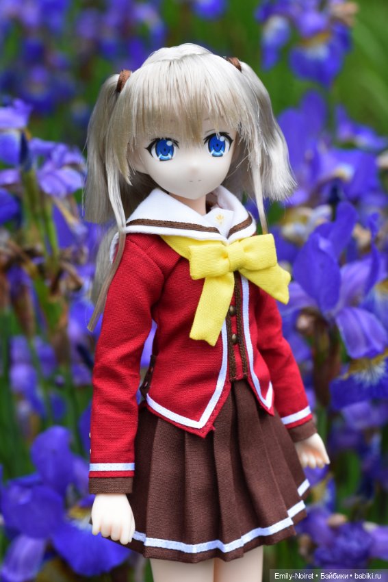 Задумчивая Нао среди цветов (фото 8)