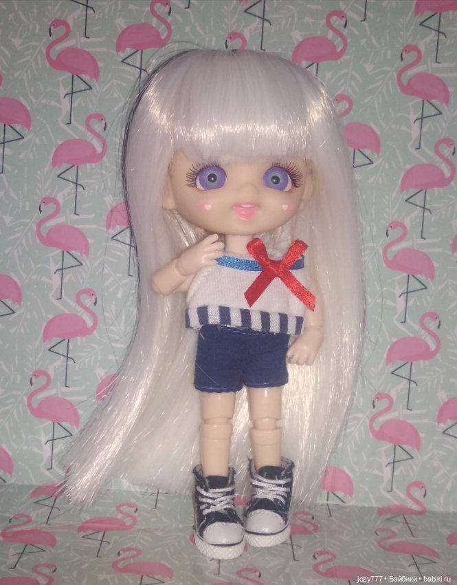 У моих малышей есть младшая сестрёнка - девочка с фиалковыми глазами и сердечками на щечках