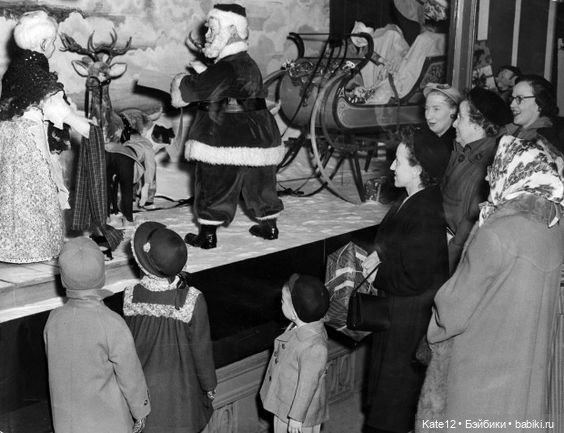 У витрины с куклами — Винтажные куклы ГДР (Немки): Бигги