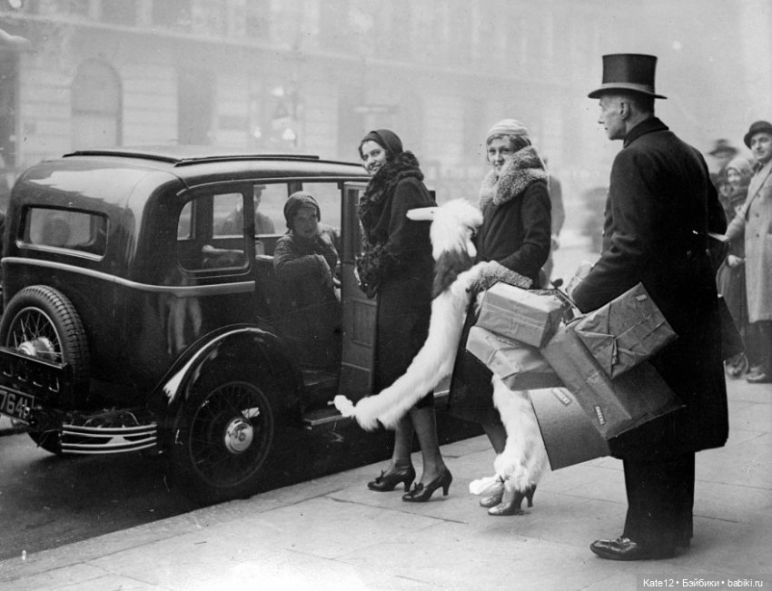 У витрины с куклами — Винтажные куклы ГДР (Немки): Бигги