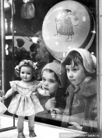 У витрины с куклами — Винтажные куклы ГДР (Немки): Бигги (фото 3)