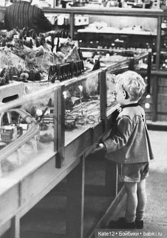 У витрины с куклами — Винтажные куклы ГДР (Немки): Бигги (фото 8)