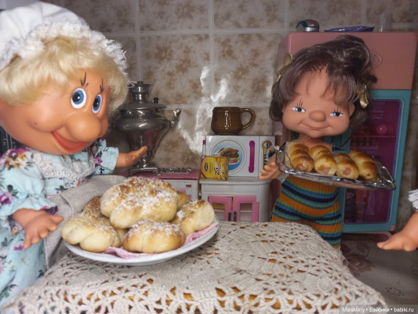 Весёлые картинки. Тётя Фаина печёт пирожки