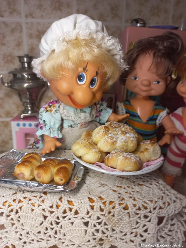 Весёлые картинки. Тётя Фаина печёт пирожки