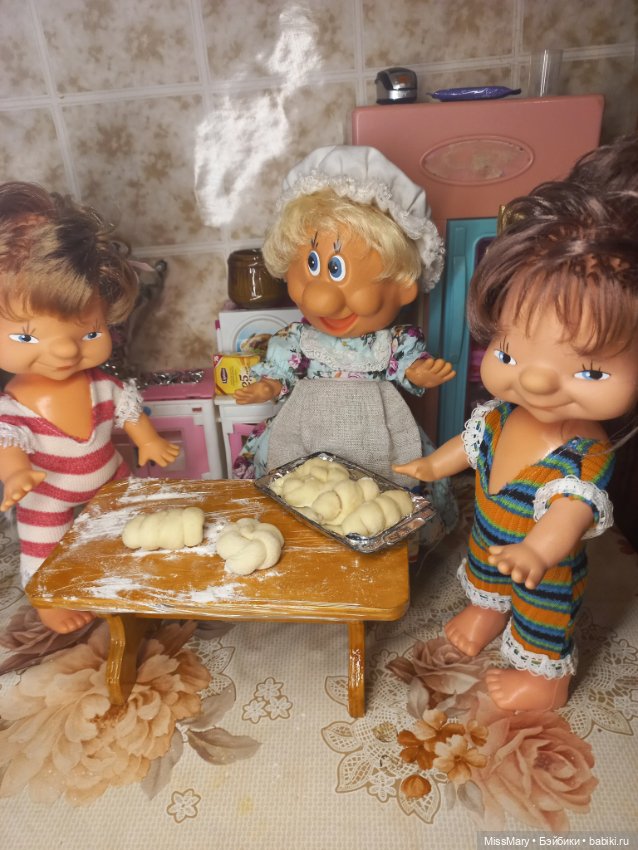 Весёлые картинки. Тётя Фаина печёт пирожки
