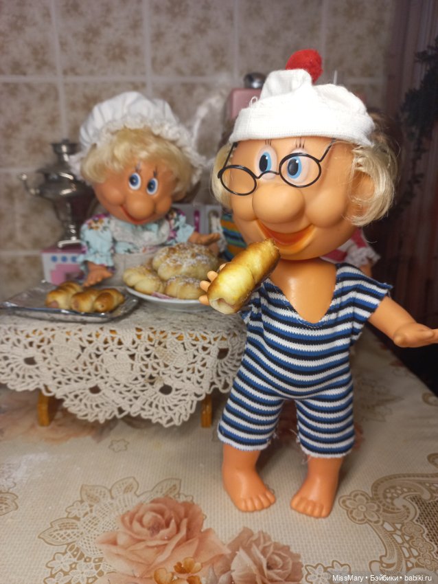 Весёлые картинки. Тётя Фаина печёт пирожки