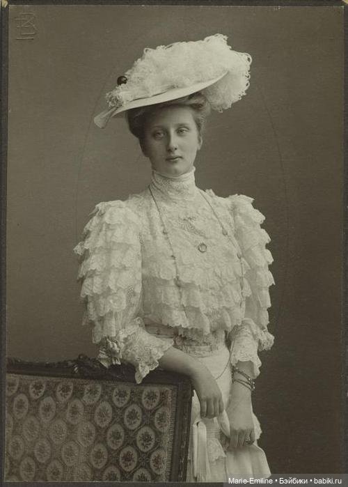 Молодые дамы из прошлого — Всё об антикварных куклах: история